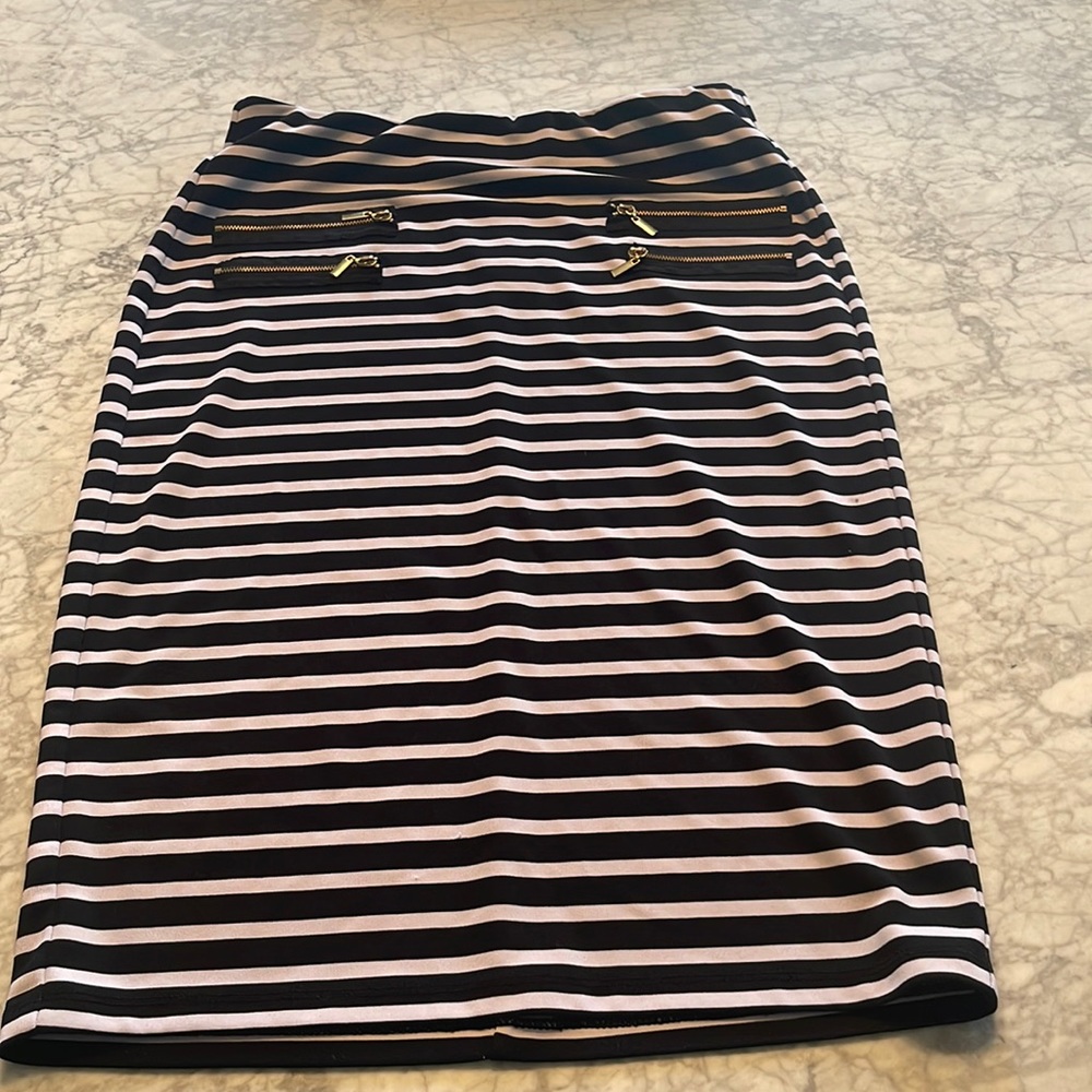 Striped Grace Elements Pencil Skirt. Jersey material black and white